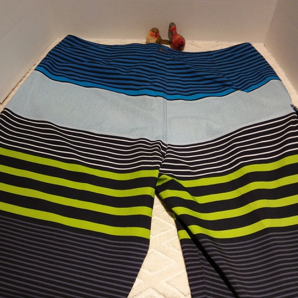 Quiksilver striped 4-way stretch boardshorts. - Picture 6 of 10
